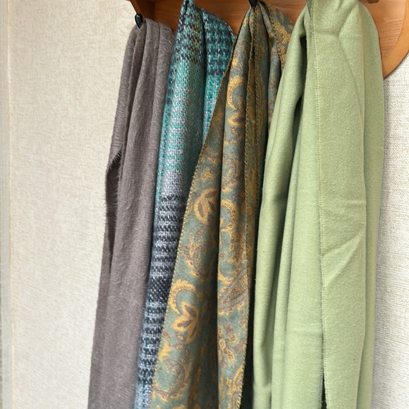 Ladies Winter Scarfs - Picture 2 of 8